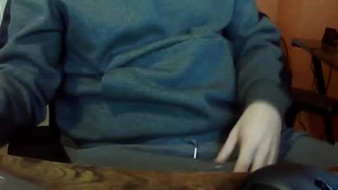 dweav240 online show from 12/26/24, 05:19