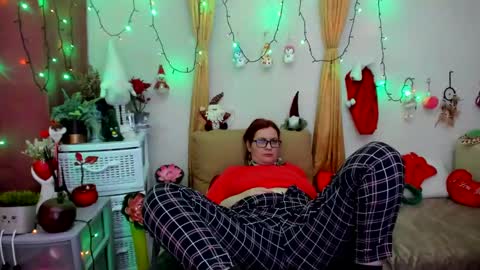 Snapshot of dyannelovee chatting on 01/05/25, 09:14 Dyanne online show from 01/05/25, 09:14