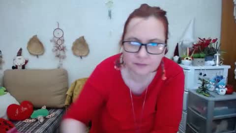 Snapshot of dyannelovee chatting on 02/11/25, 12:38 Dyanne online show from 02/11/25, 12:38