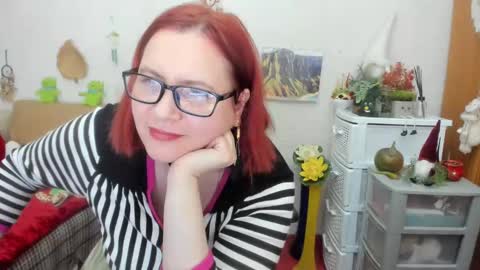 Snapshot of dyannelovee chatting on 03/04/25, 12:50 Dyanne online show from 03/04/25, 12:50