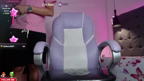 Snapshot of dyla_n18_ chatting on 01/11/25, 12:01 dyla_n18_ online show from 01/11/25, 12:01