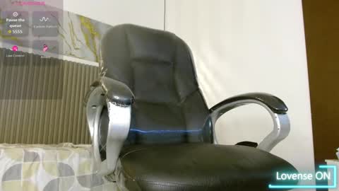 Snapshot of dyla_n18_ chatting on 10/25/25, 10:15 dyla_n18_ online show from 10/25/25, 10:15