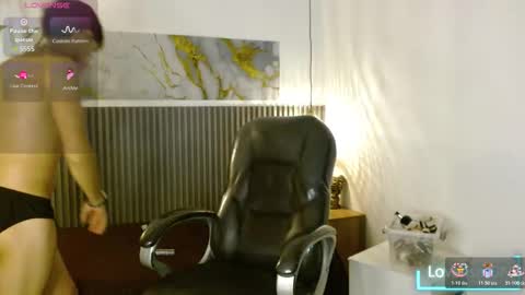 Snapshot of dyla_n18_ chatting on 10/31/25, 09:27 dyla_n18_ online show from 10/31/25, 09:27