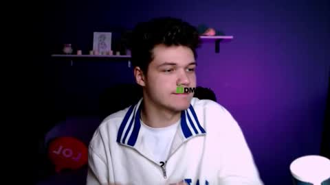 Snapshot of dylan_bold chatting on 11/14/25, 08:40 dylan_bold online show from 11/14/25, 08:40