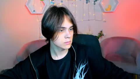 Snapshot of dylan_bold chatting on 11/15/25, 09:50 dylan_bold online show from 11/15/25, 09:50