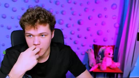 Snapshot of dylan_bold chatting on 12/04/25, 10:02 dylan_bold online show from 12/04/25, 10:02