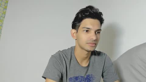 Snapshot of dylan_hoot chatting on 09/24/25, 05:38 Dylan online show from 09/24/25, 05:38