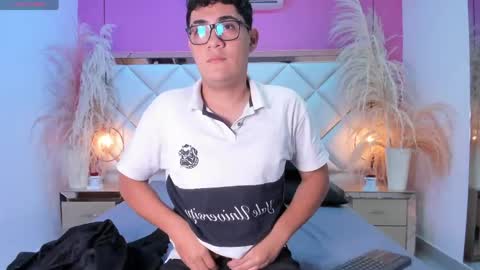 Snapshot of dylan_luxe chatting on 04/14/26, 02:39 Dylan online show from 04/14/26, 02:39