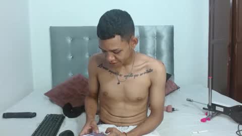 Snapshot of dylandevilx chatting on 09/17/25, 10:11 Dylan.. online show from 09/17/25, 10:11