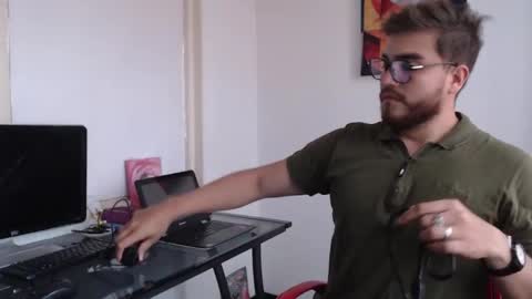 Snapshot of dylanhot10 chatting on 02/01/25, 10:34 dylanhot10 online show from 02/01/25, 10:34