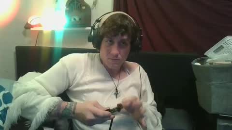 Snapshot of dylanjowelch chatting on 01/08/25, 08:16 Aurora online show from 01/08/25, 08:16