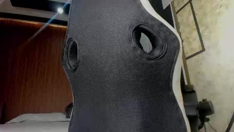 dylanroyce_ online show from 04/17/26, 12:19