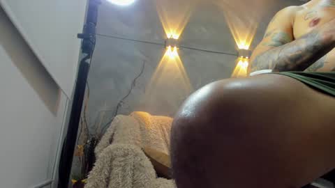 Snapshot of dylanstonne1 chatting on 12/26/24, 12:25 D Y L A N online show from 12/26/24, 12:25