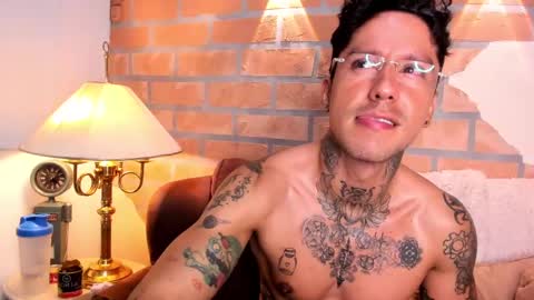 Snapshot of dylanstonne1 chatting on 03/07/25, 11:49 D Y L A N online show from 03/07/25, 11:49