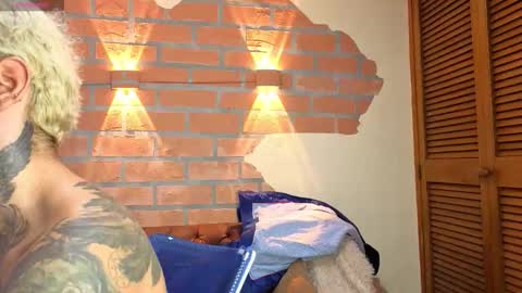 Snapshot of dylanstonne1 chatting on 09/28/25, 08:47 D Y L A N online show from 09/28/25, 08:47