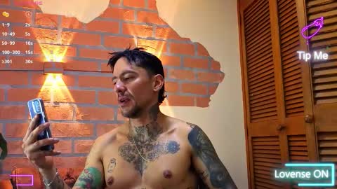 Snapshot of dylanstonne1 chatting on 11/01/25, 08:55 D Y L A N online show from 11/01/25, 08:55