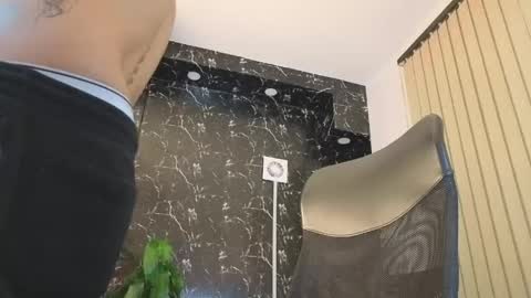 D Y L A N online show from 04/16/26, 03:29