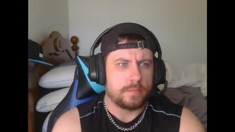 Snapshot of dylboi47 chatting on 10/19/25, 06:19 dylboi47 online show from 10/19/25, 06:19