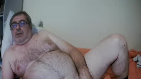 Snapshot of e1415926 chatting on 12/01/24, 07:14 Uncle Emo online show from 12/01/24, 07:14