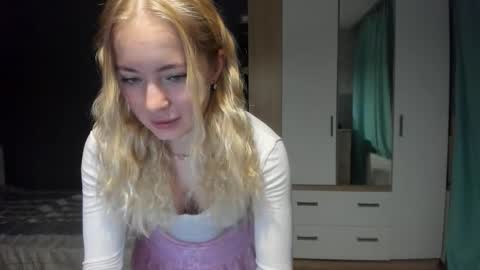 Snapshot of e___lisa chatting on 12/20/25, 04:08 fansly - yourbestbaby online show from 12/20/25, 04:08