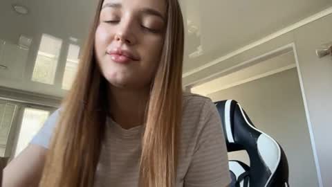 Mia online show from 06/25/26, 10:42