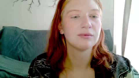 Snapshot of earn_my_lily chatting on 04/28/26, 07:35 Lily online show from 04/28/26, 07:35