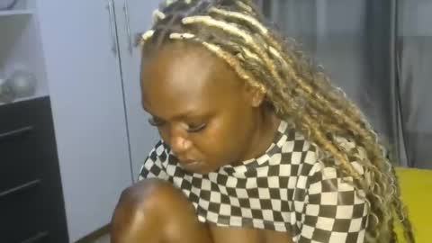 east_queen online show from 01/18/25, 10:17