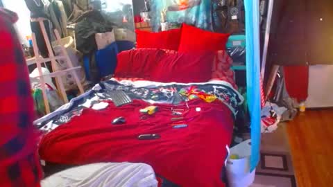 Snapshot of eastbayboy57 chatting on 12/15/25, 12:20 eastbayboy57 online show from 12/15/25, 12:20