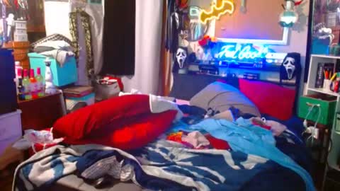 eastbayboy57 online show from 06/25/26, 05:56