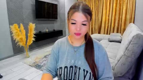 Snapshot of easternbeautyy chatting on 12/16/24, 07:00 easternbeautyy online show from 12/16/24, 07:00