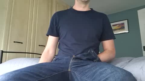 Snapshot of easy_fit00 chatting on 05/30/26, 03:31 easy_fit00 online show from 05/30/26, 03:31