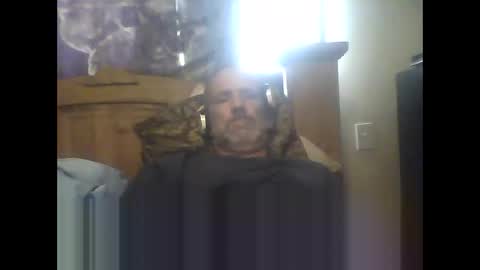 Snapshot of easye4015 chatting on 12/25/24, 03:38 Easye online show from 12/25/24, 03:38