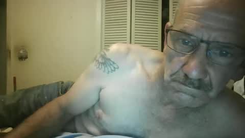 Snapshot of easye4015 chatting on 04/27/26, 02:26 Easye online show from 04/27/26, 02:26