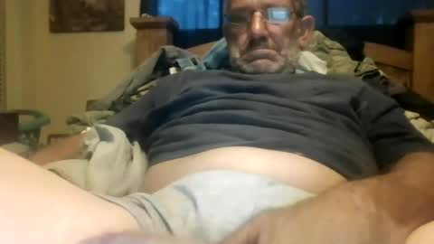 Snapshot of easye4015 chatting on 07/22/26, 11:35 Easye online show from 07/22/26, 11:35
