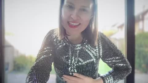 Nadia Ferreira  online show from 02/05/25, 01:22