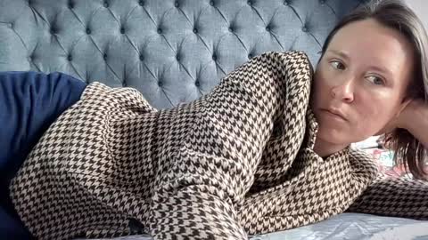 Nadia Ferreira  online show from 09/11/25, 09:20