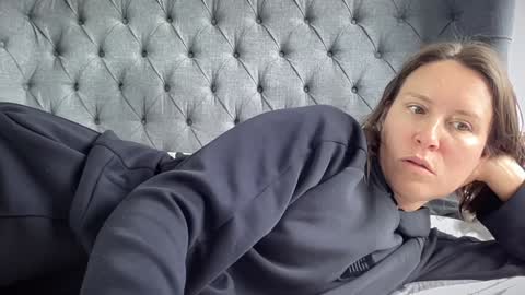 Nadia Ferreira  online show from 09/23/25, 10:07