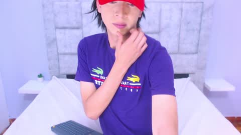 Snapshot of eban_dustan chatting on 02/26/25, 01:11 Eban online show from 02/26/25, 01:11