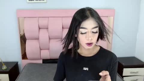 Snapshot of eban_dustan chatting on 09/23/25, 11:30 Eban online show from 09/23/25, 11:30