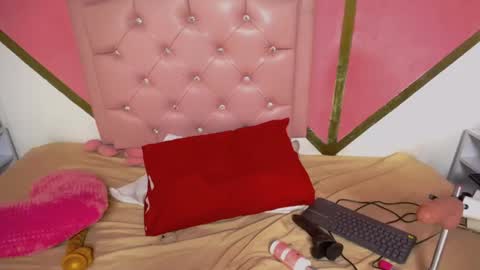 Snapshot of ebony_baby1 chatting on 12/19/25, 08:49 Baby online show from 12/19/25, 08:49