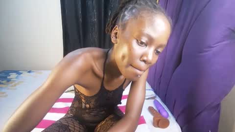 Snapshot of ebony_desire1 chatting on 05/19/26, 04:52 Desire online show from 05/19/26, 04:52