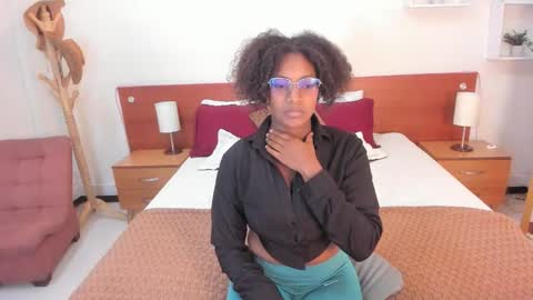 ebony_fantasy2 online show from 09/25/25, 12:42