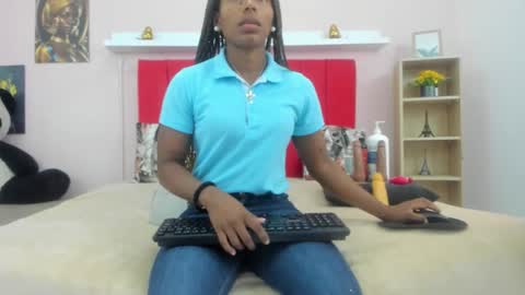 Snapshot of ebony_hot_sex1 chatting on 12/18/25, 12:00 linda online show from 12/18/25, 12:00