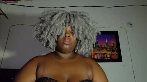 Snapshot of ebony_neighbormoans chatting on 05/13/26, 03:26 LINA online show from 05/13/26, 03:26