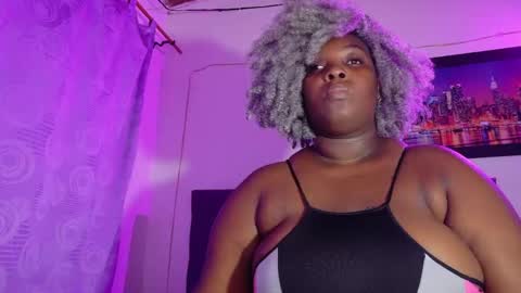 Snapshot of ebony_neighbormoans chatting on 05/27/26, 02:52 LINA online show from 05/27/26, 02:52