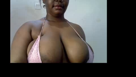Snapshot of ebony_plumx12 chatting on 04/26/26, 07:28 Prisy online show from 04/26/26, 07:28