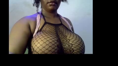 Snapshot of ebony_plumx12 chatting on 04/26/26, 07:33 Prisy online show from 04/26/26, 07:33