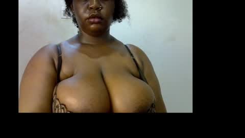 Snapshot of ebony_plumx12 chatting on 04/27/26, 07:45 Prisy online show from 04/27/26, 07:45