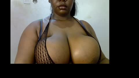Snapshot of ebony_plumx12 chatting on 05/04/26, 07:32 Prisy online show from 05/04/26, 07:32