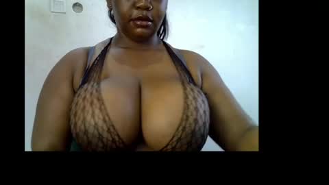 Snapshot of ebony_plumx12 chatting on 05/09/26, 07:35 Prisy online show from 05/09/26, 07:35